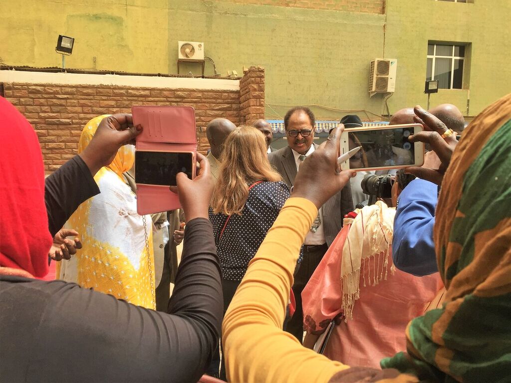 Taking photos Minister of Environment, BRICKS workshop Sudan, 2018