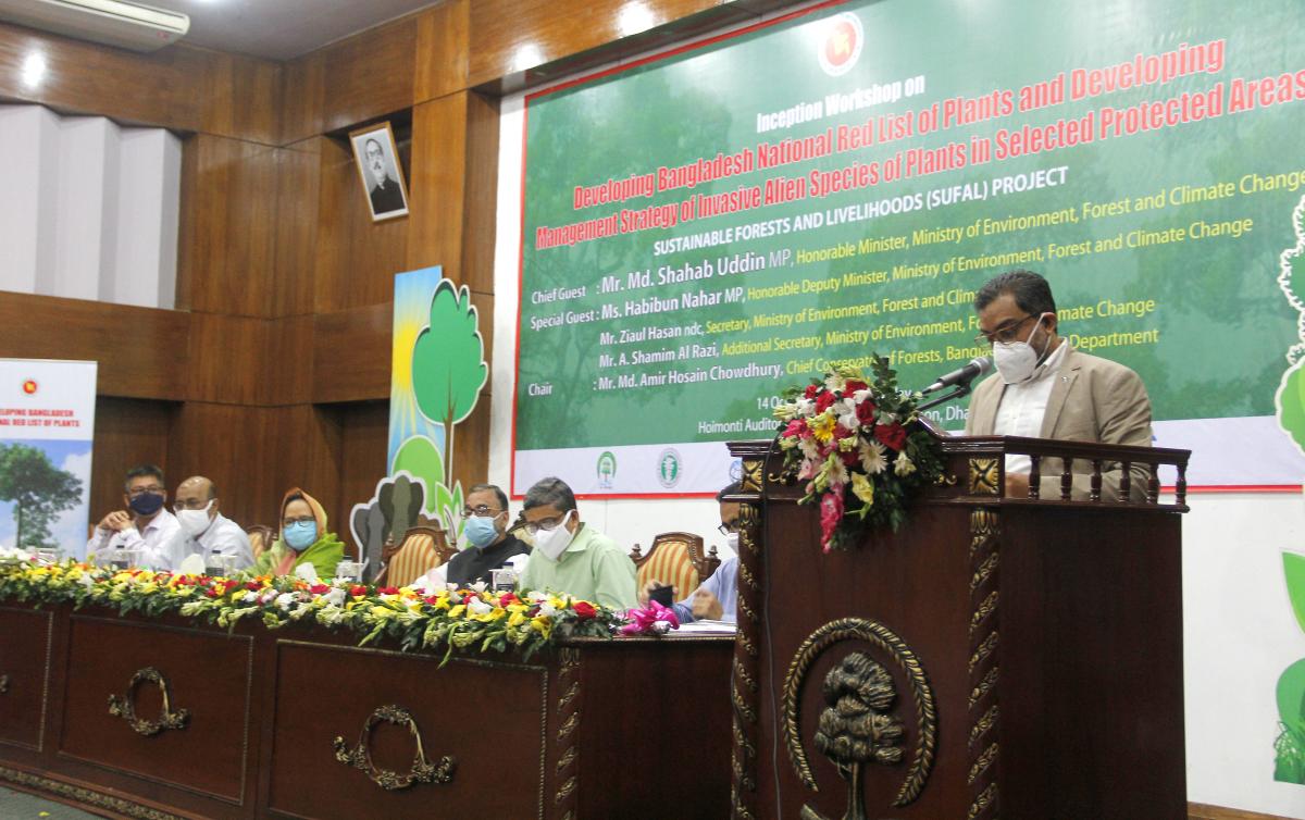 Brief overview of the overall project by Mr. Raquibul Amin, Country Representative, IUCN Bangladesh.
