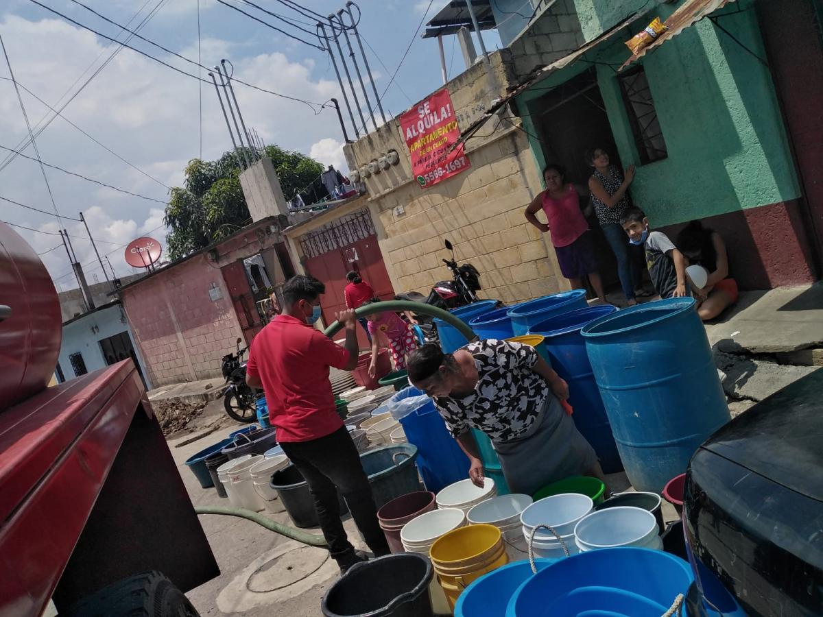 Cerca de 26.000 vecinos de la región metropolitana de Guatemala se vieron beneficiados con el reparto de 17.700 toneles de agua entre los meses de mayo y octubre