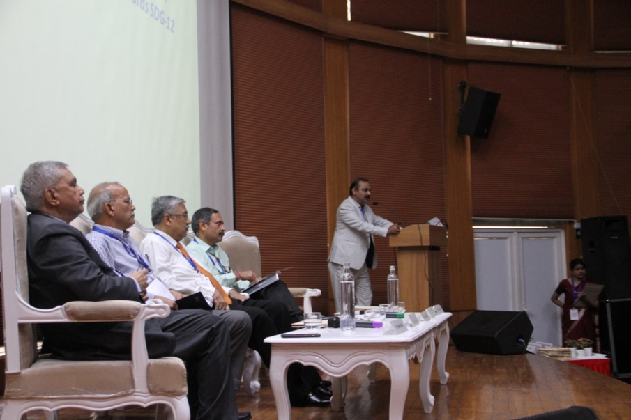 Dr. Vivek Saxena, Country Representative, IUCN India addresses the gathering on the theme of the workshop