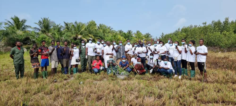 Participants at the Mangroves planting exercise