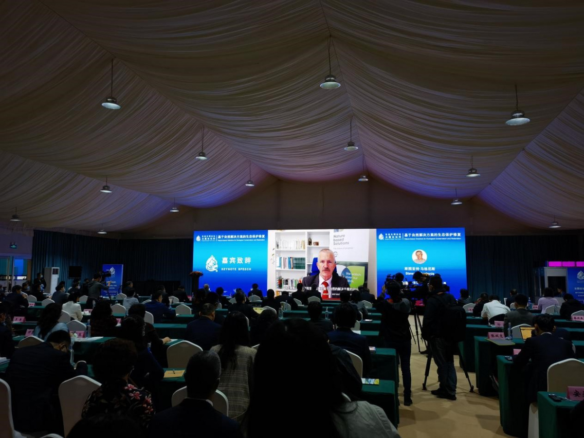 IUCN's Deputy Director General addresses China forum at CBD COP15.