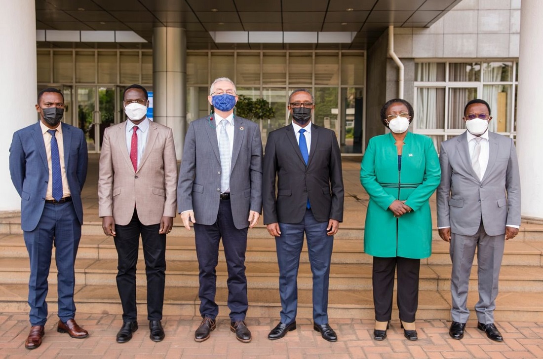 IUCN DG in Rwanda with Ministers