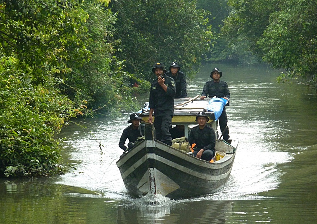 Sumatran Rhino Protection Units (RPUs) patrolling the Way Kanan River in Way Kambas N