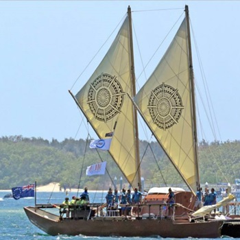 The Marumaru Atua arriving on the Gold Coast, Australia, as part of the Mua Voyage to Sydney for the IUCN World Parks Congress 2014