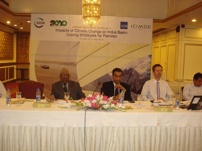 Left to right:
Dr. Amir Mohammad, Rector, National University for Computer and emerging Sciences
Mr. Malik Amin Aslam, Former Minister of State for Environment
Dr. Peter Hayes, senior Climate Change Specialist (Asian Development Bank)