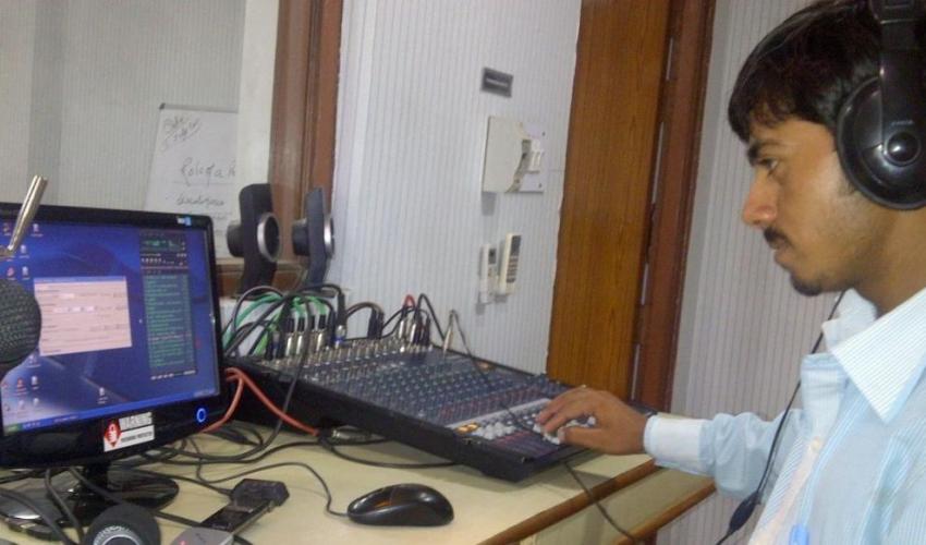 Ganesh Pal young 21 years old radio reporter of Radio Bundelkhand