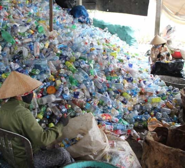 Vietnamese women sorting plastics