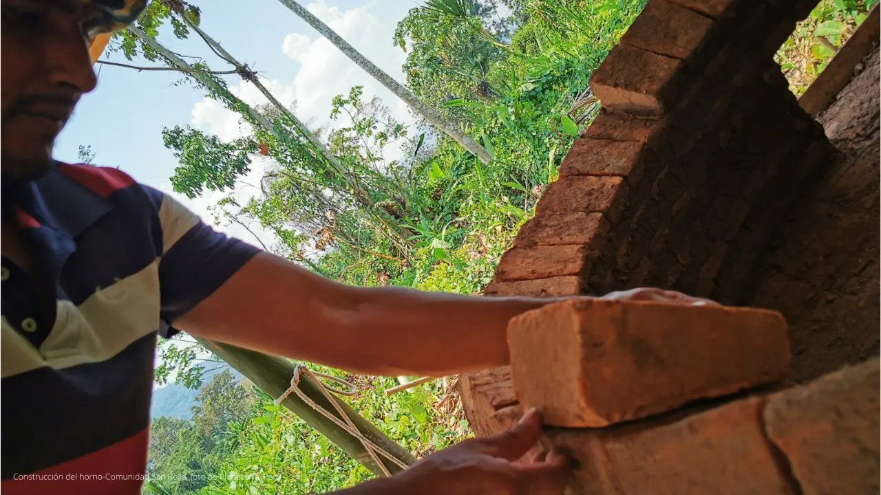  Construcción del horno-Comunidad San Rosa, Perú