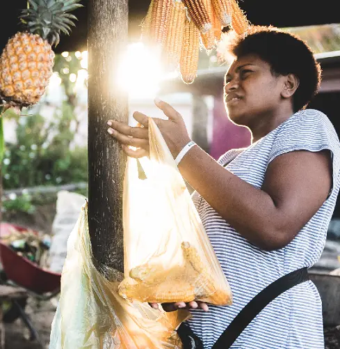 woman-pineapple-plastic-fiji-giorgia-doglioni-szgeqlfweiy-unsplash.png