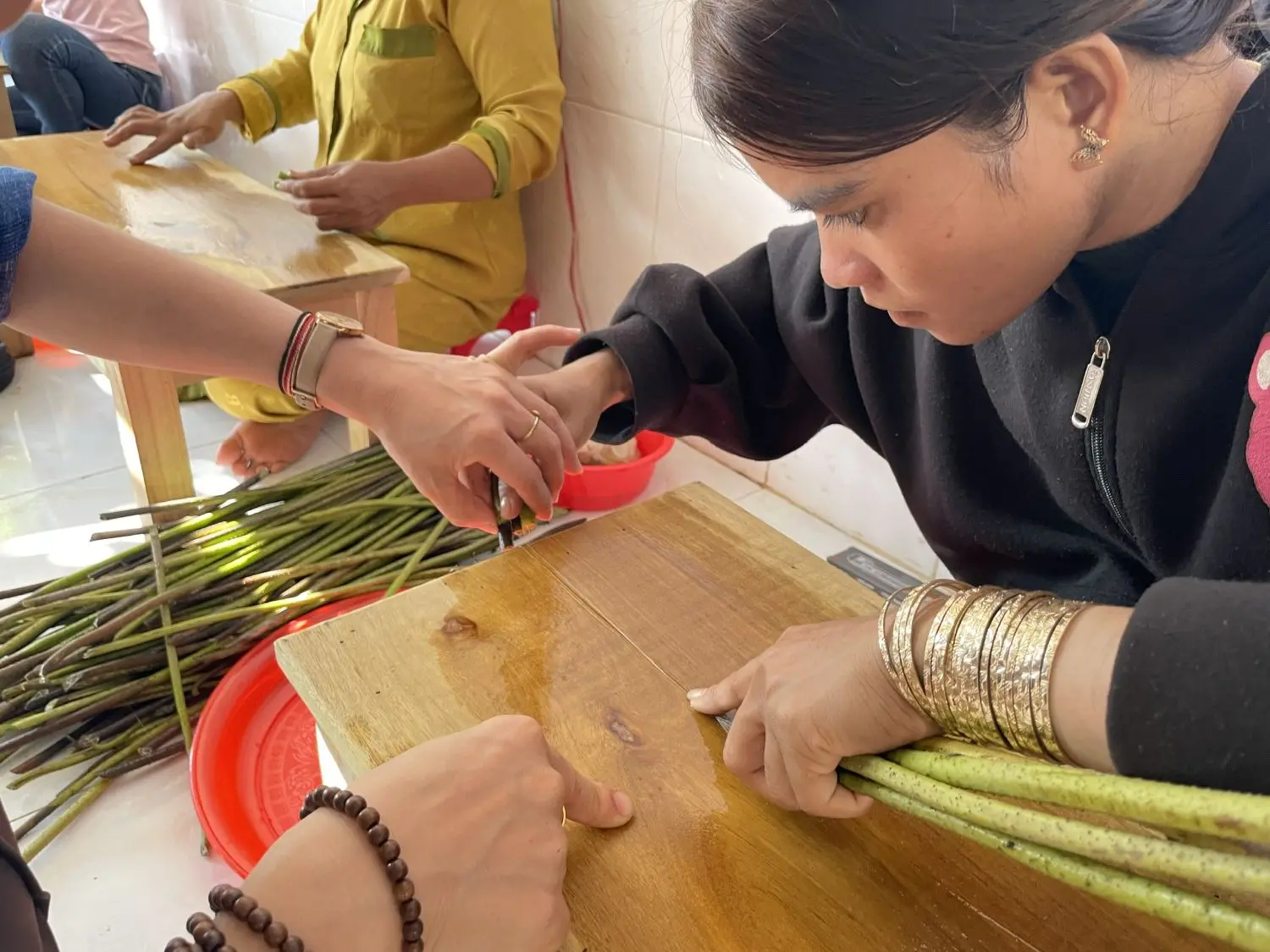 A young trainee in Lang Sen is focusing on how to extract lotus fiber